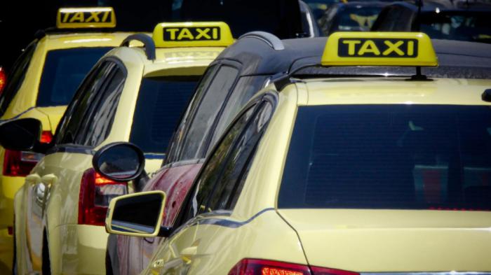 Οδηγοί ταξί έκλεβαν πελάτες έχοντας τάμπλετ αντί για ταξίμετρο! 